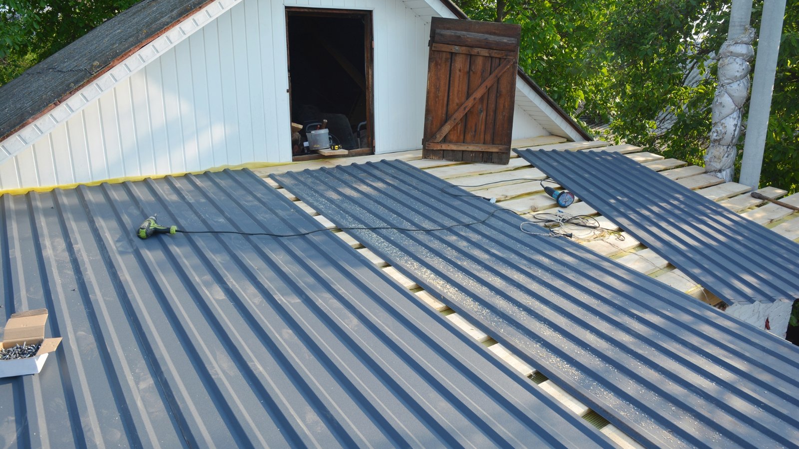 are metal roofs better?