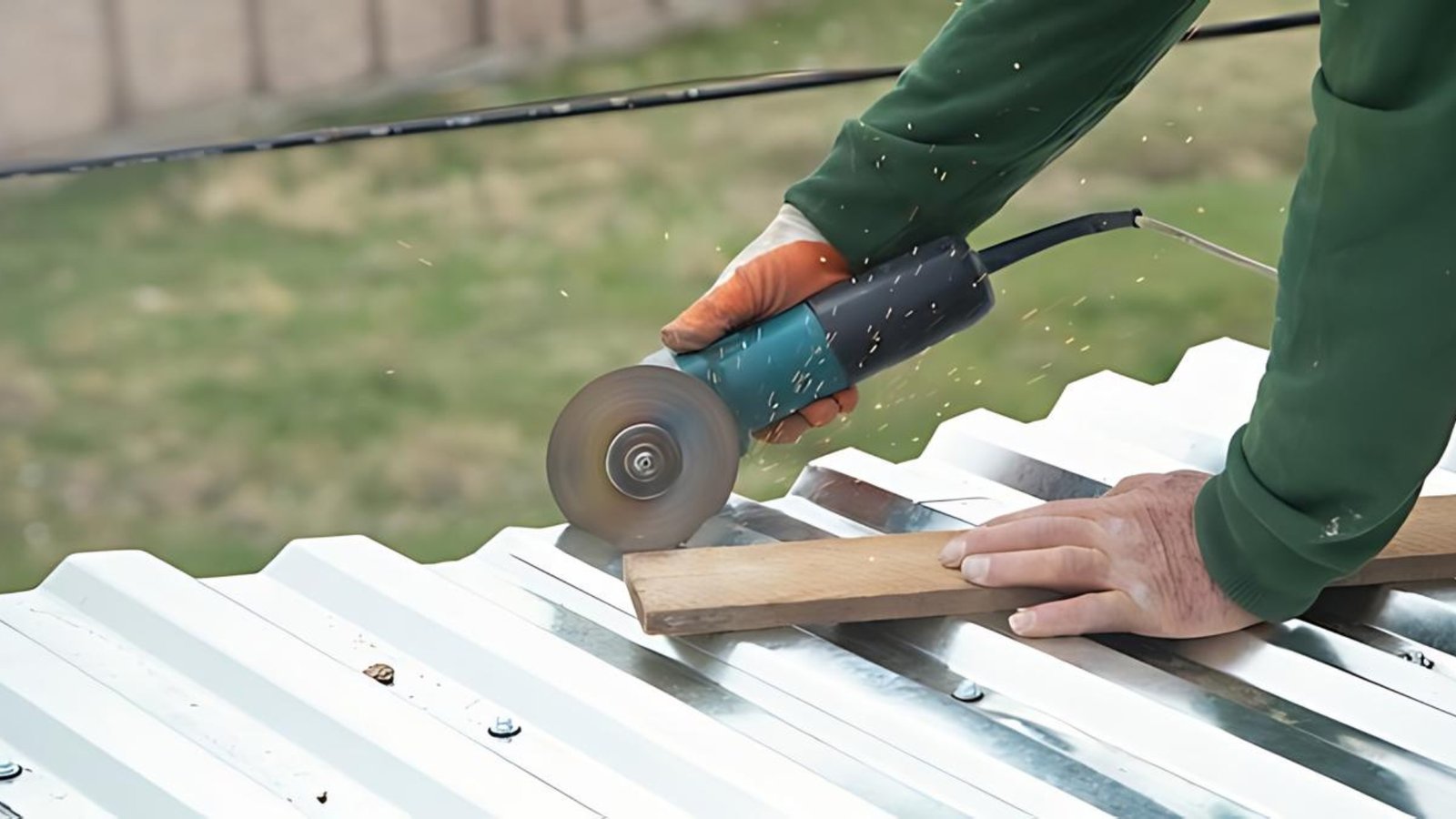 how to cut metal roofing